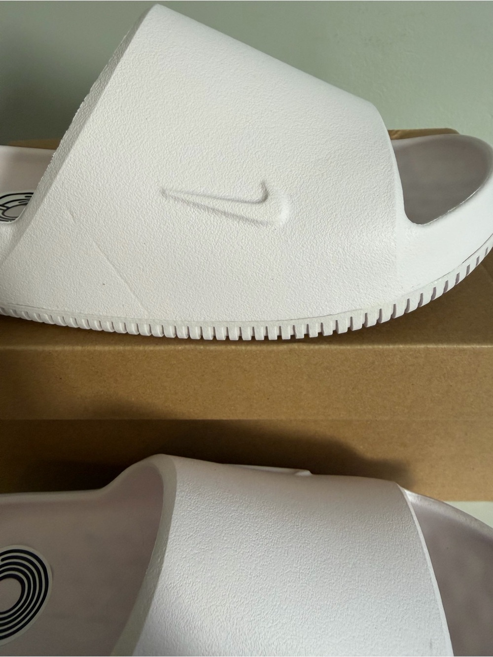 ✨ BRAND NEW WITH TAGS (NWT) ✨size 9